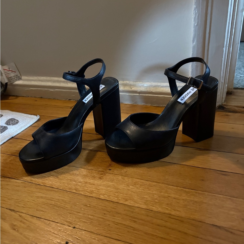 Steve Madden Black Leather Platform Ankle-Strap Sandals - Picture 3 of 4